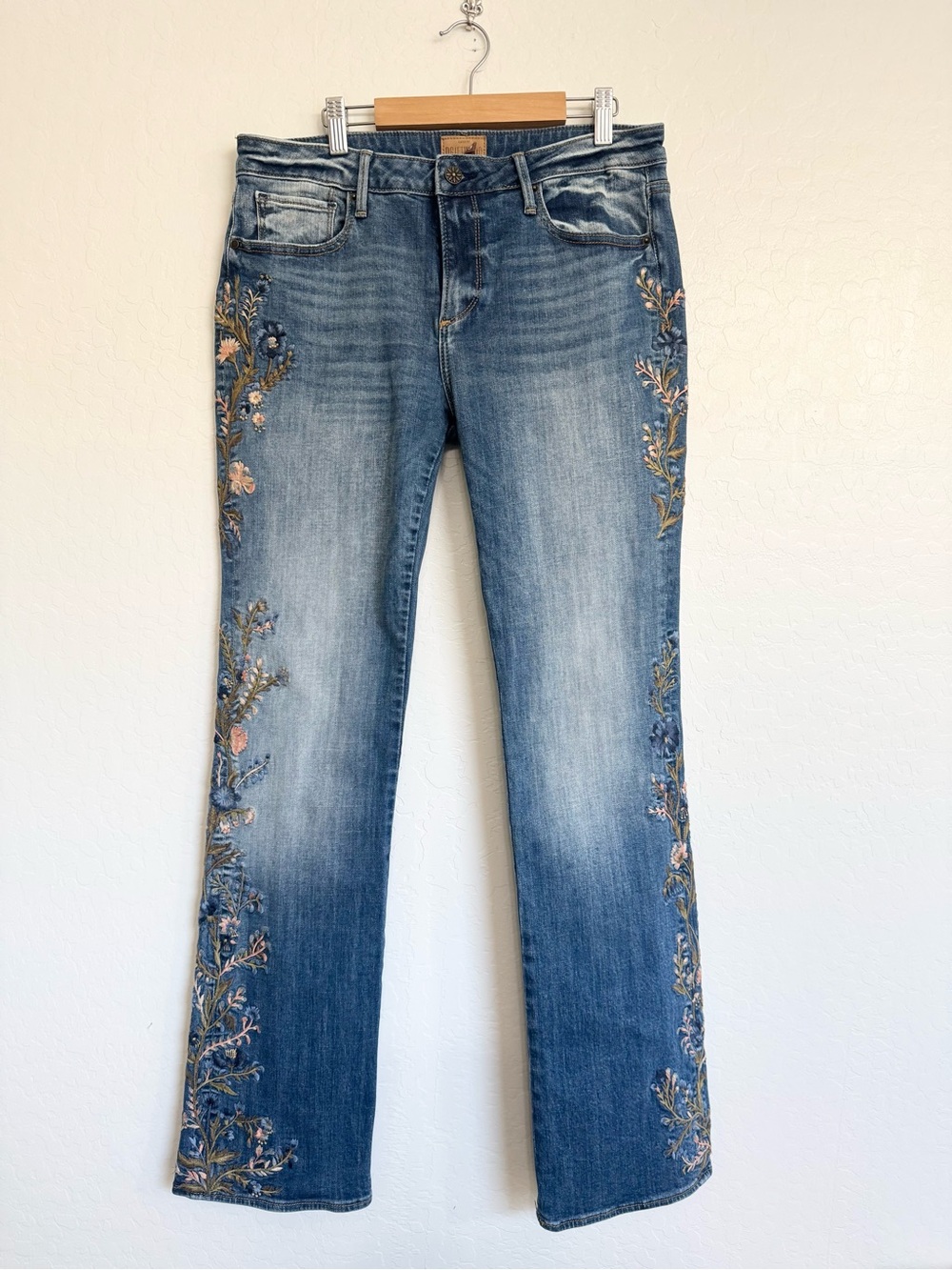 Driftwood Kelly Bootcut Jeans Floral Embroidery Size 30 - Picture 2 of 7